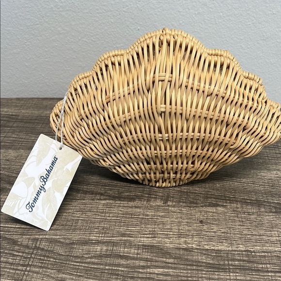 Tommy Bahama | Seashell 🐚 Bag w/ Gold Seashell Handle - Picture 14 of 14
